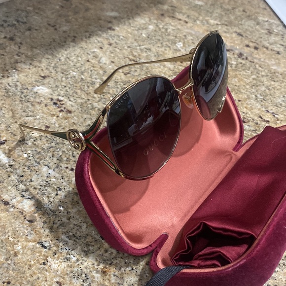 Gucci Sunglasses!! - Picture 5 of 7